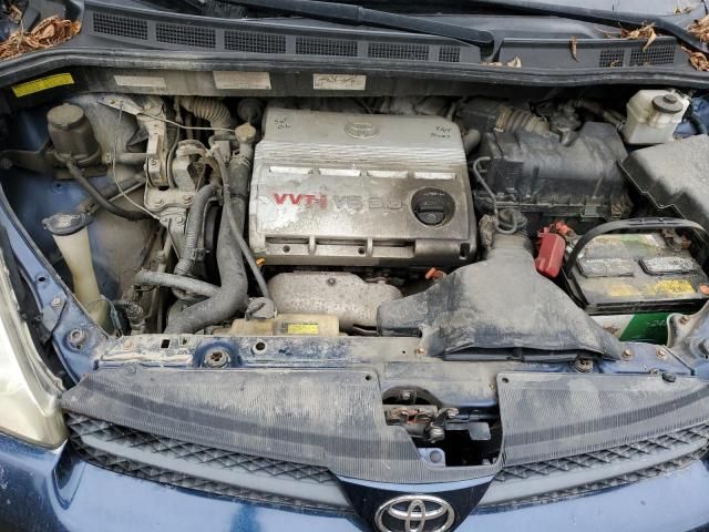 2004 Toyota Sienna LE