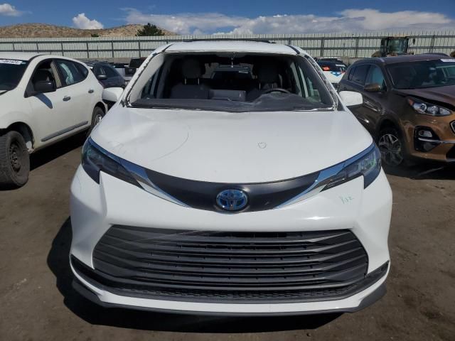 2021 Toyota Sienna LE