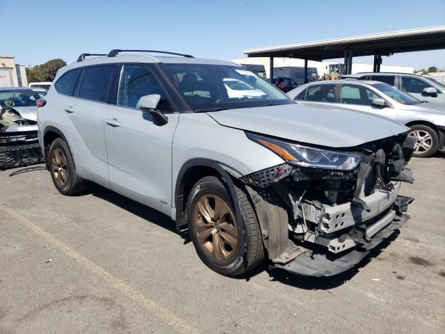 2022 Toyota Highlander Hybrid XLE