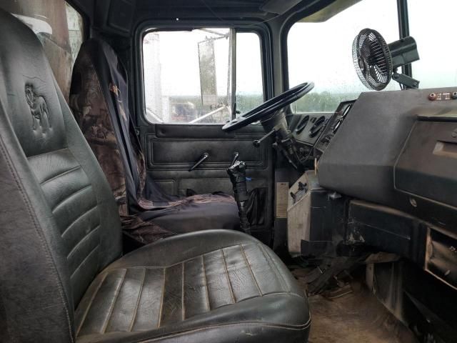 1999 Mack 600 RD600