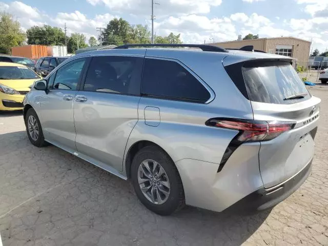 2021 Toyota Sienna XLE