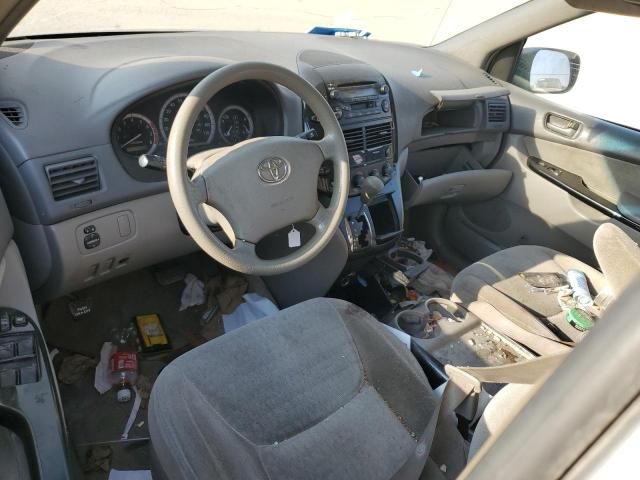 2005 Toyota Sienna CE