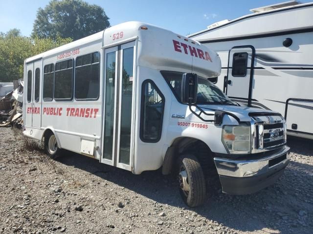 2022 Ford Econoline E350 Super Duty Cutaway Van