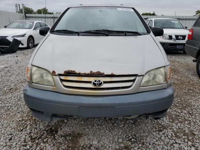 2003 Toyota Sienna LE