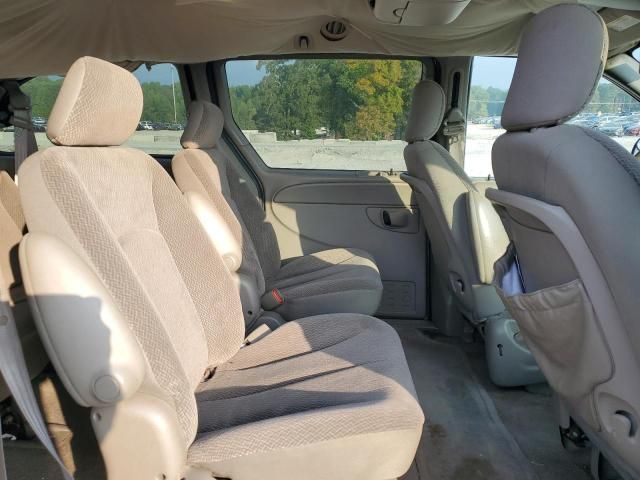 2004 Chrysler Town & Country LX