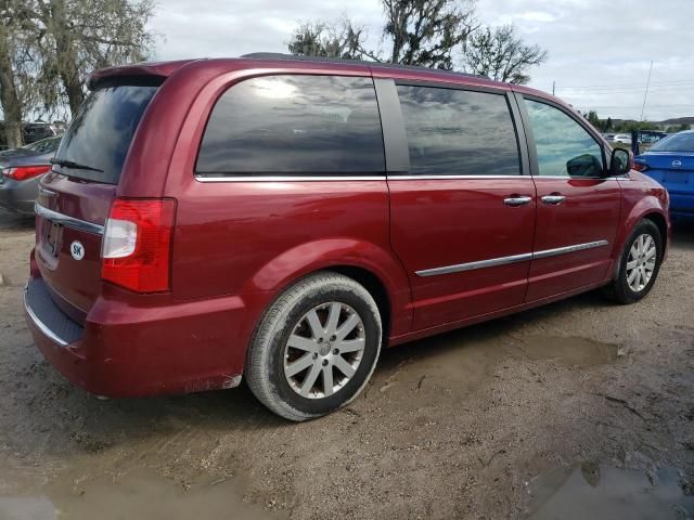 2016 Chrysler Town & Country Touring