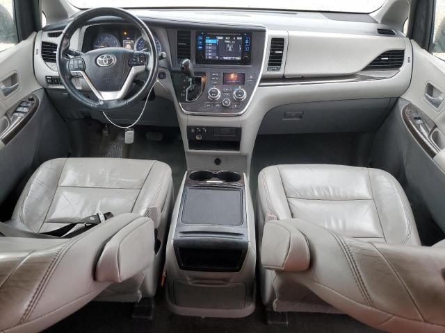 2016 Toyota Sienna XLE