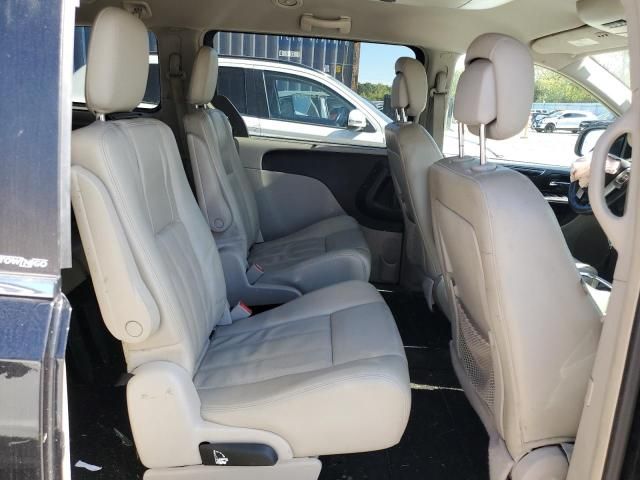 2013 Chrysler Town & Country Touring L