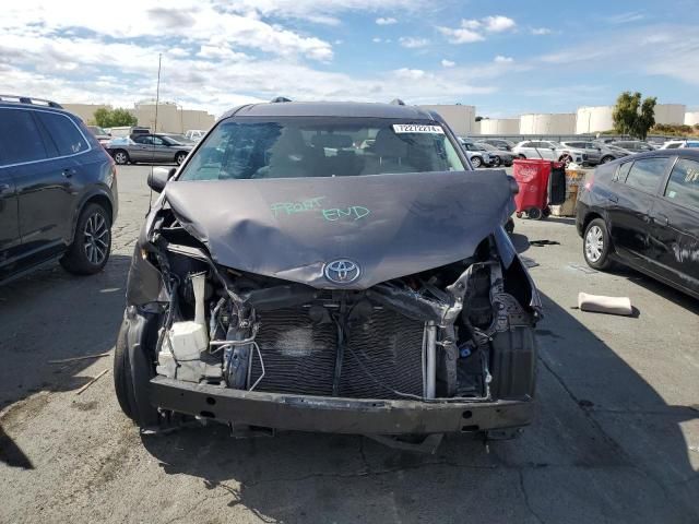 2013 Toyota Sienna LE