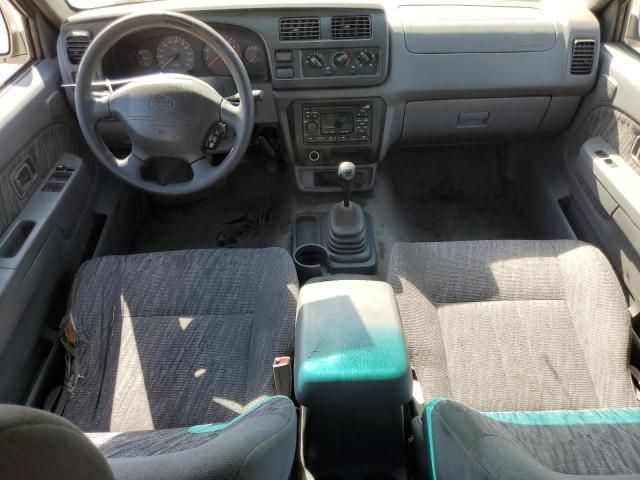 2000 Nissan Frontier Crew Cab XE