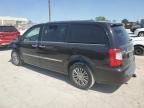 2014 Chrysler Town & Country Touring L