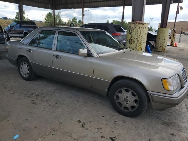 1995 Mercedes-Benz E 320 Base