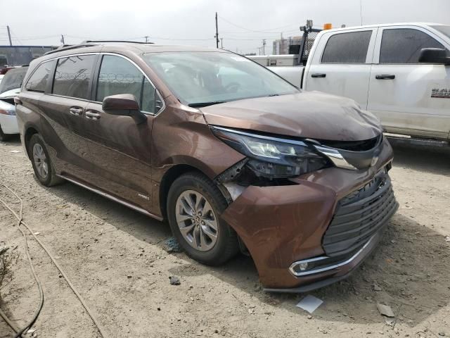 2021 Toyota Sienna XLE