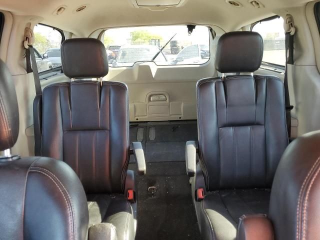 2012 Chrysler Town & Country Touring L