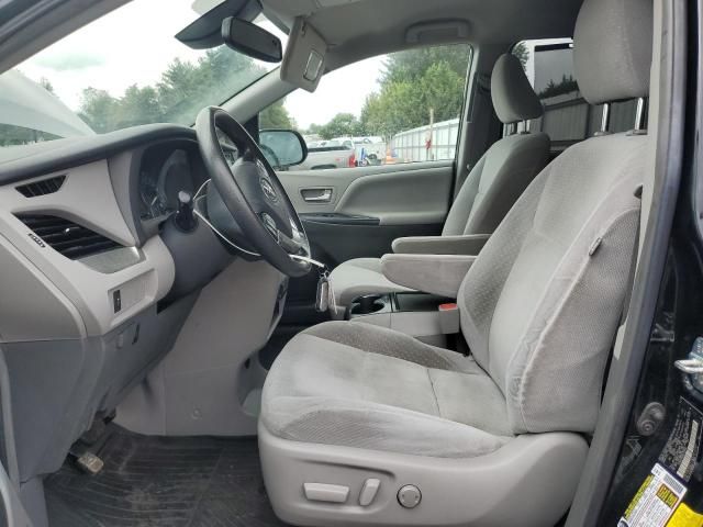 2019 Toyota Sienna LE