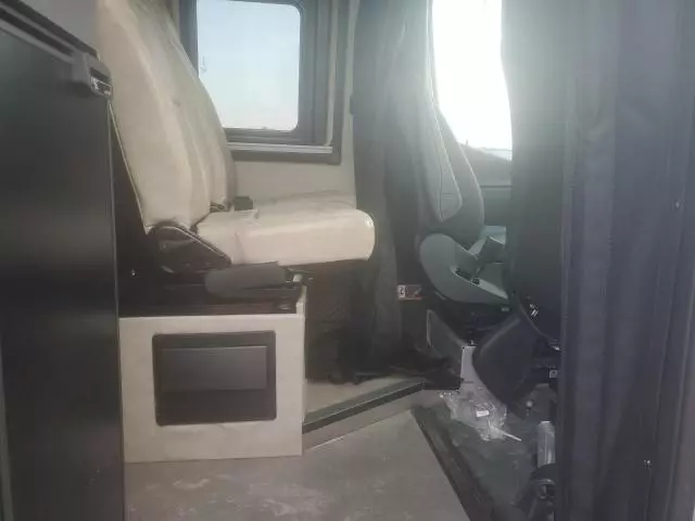 2023 Mercedes-Benz Sprinter 2500