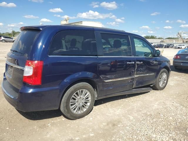 2013 Chrysler Town & Country Touring L