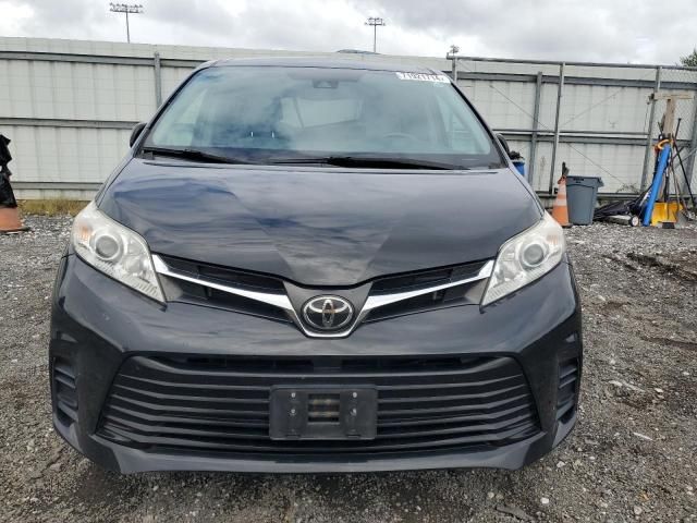 2019 Toyota Sienna LE