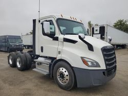 Compre camiones salvage a la venta ahora en subasta: 2020 Freightliner Cascadia 116