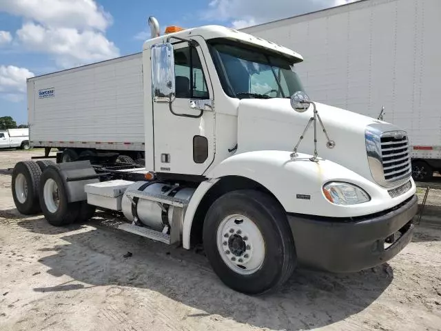 2007 Freightliner Columbia 112