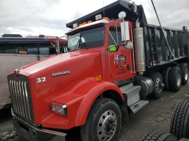 2003 Kenworth Construction T800