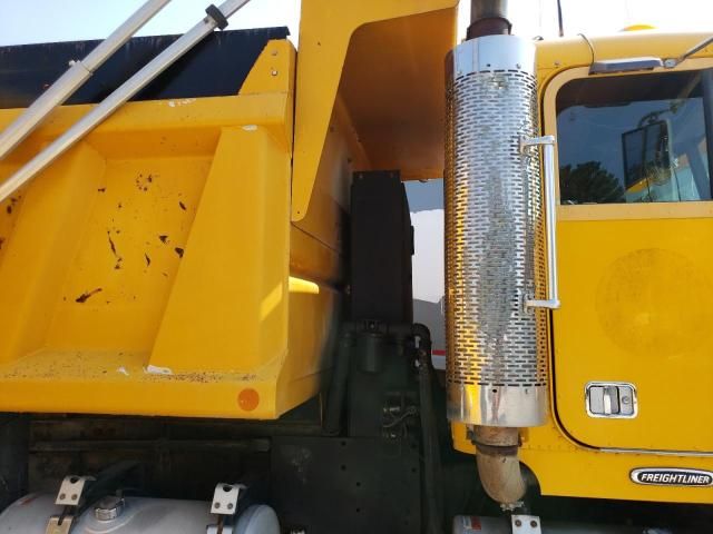 2003 Freightliner Conventional FLD120