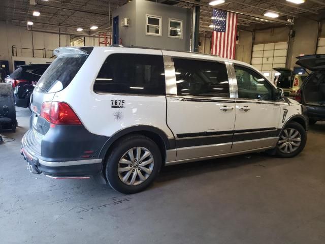 2014 Volkswagen Routan SE