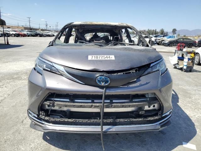 2021 Toyota Sienna XLE