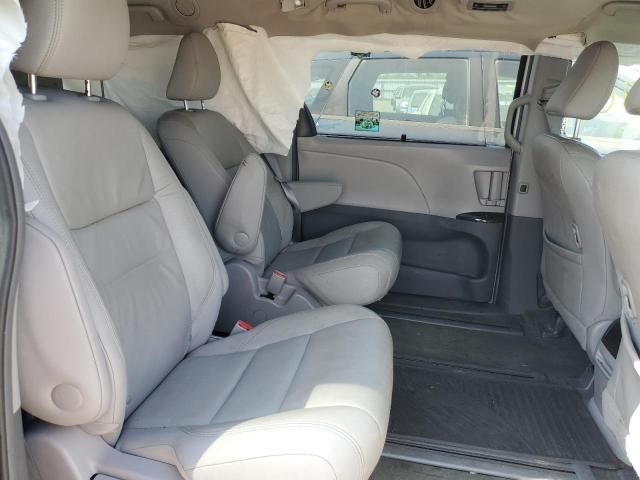 2016 Toyota Sienna XLE