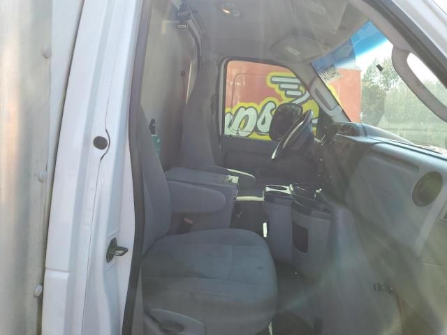 2011 Ford Econoline E350 Super Duty Cutaway Van