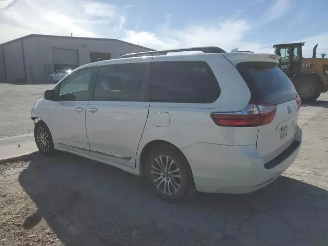 2018 Toyota Sienna XLE