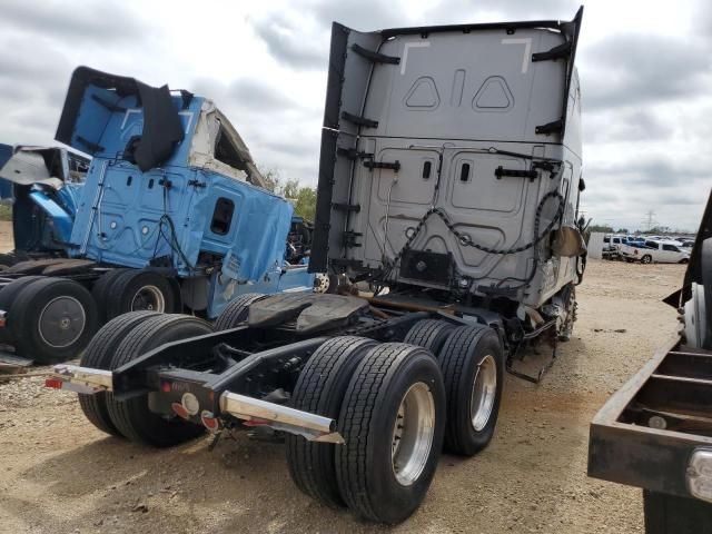 2021 Freightliner Cascadia 126