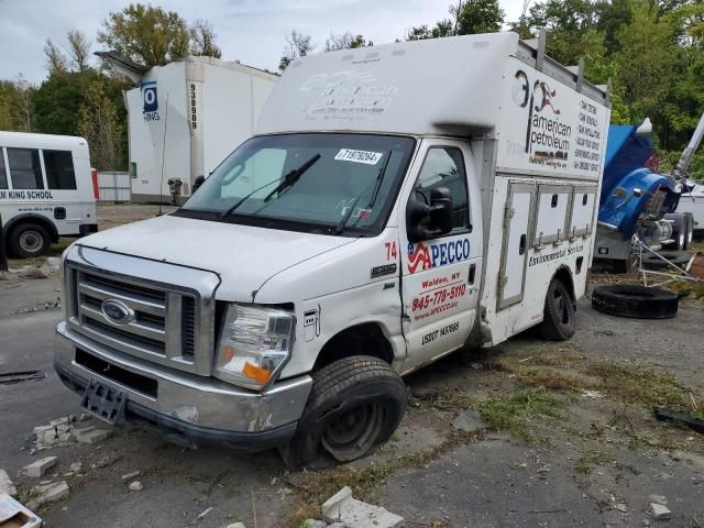 2014 Ford Econoline E350 Super Duty Cutaway Van