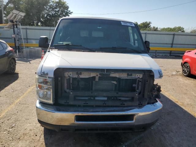 2013 Ford Econoline E350 Super Duty Wagon