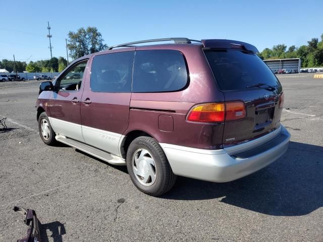 2000 Toyota Sienna LE