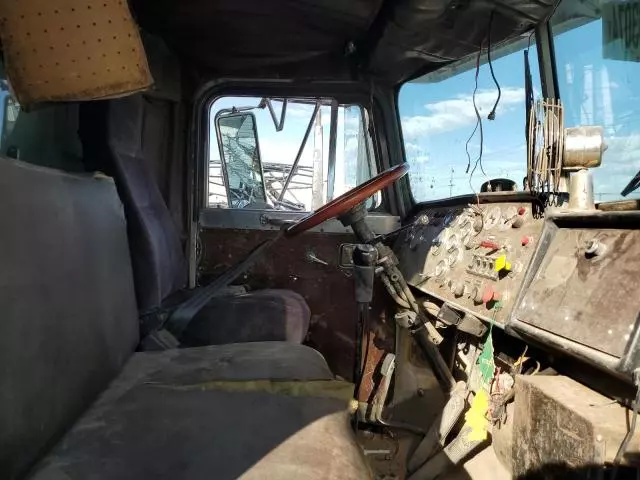 1975 Peterbilt Dump