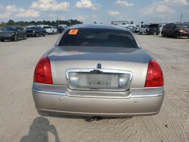 2003 Lincoln Town Car Signature