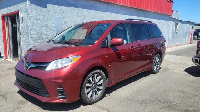 2020 Toyota Sienna LE