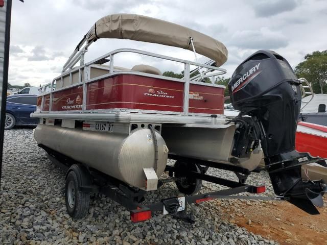 2021 Suntracker Boat With Trailer