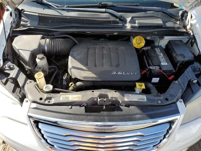 2016 Chrysler Town & Country Touring L