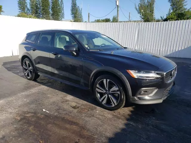 2024 Volvo V60 Cross Country Plus