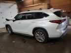 2022 Toyota Highlander Hybrid Platinum