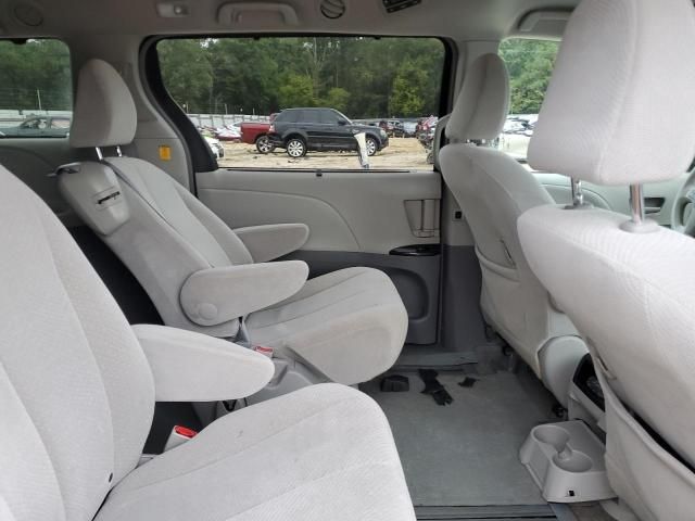 2013 Toyota Sienna LE