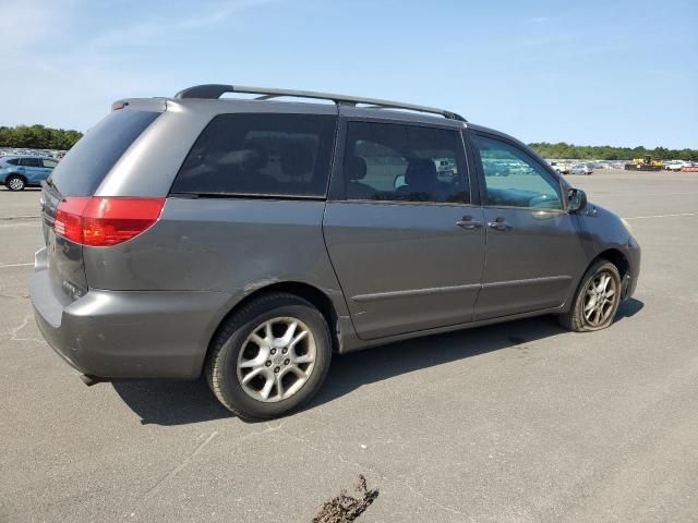 2004 Toyota Sienna LE