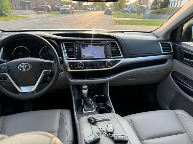 2018 Toyota Highlander SE