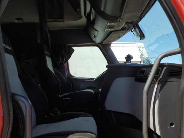 2018 Freightliner Cascadia 126