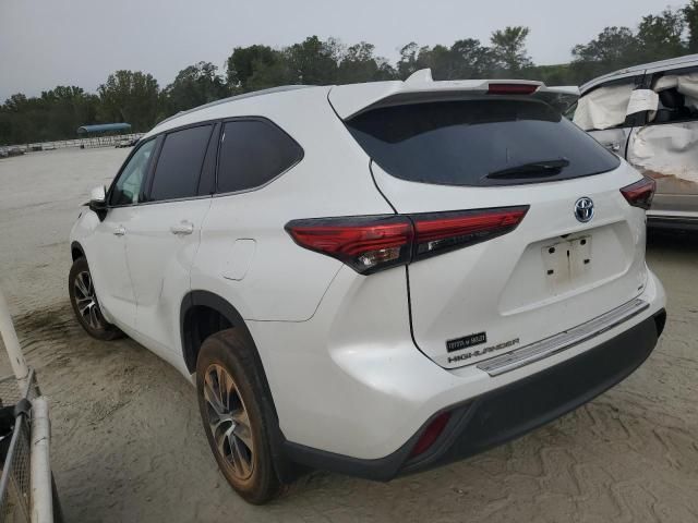 2022 Toyota Highlander Hybrid XLE