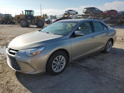 Carros dañados por inundaciones a la venta en subasta: 2015 Toyota Camry LE