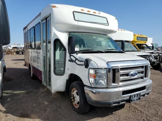 2017 Ford Econoline E350 Super Duty Cutaway Van