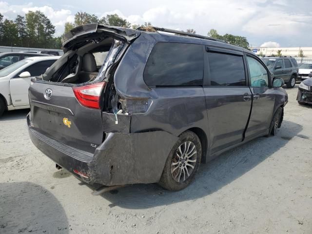 2018 Toyota Sienna XLE